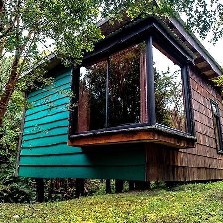 Hostal & Cabanas Luna Del Sur Cucao エクステリア 写真