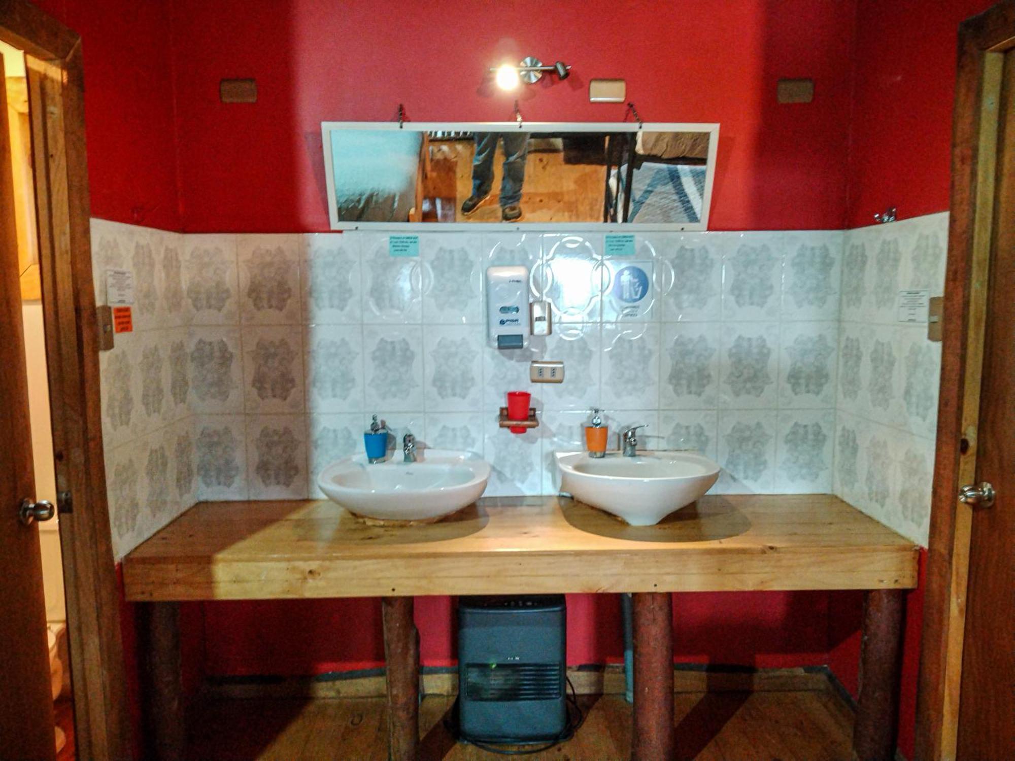 Hostal & Cabanas Luna Del Sur Cucao エクステリア 写真
